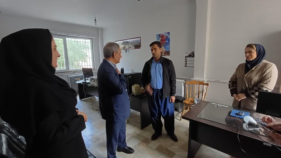 مدیرکل بهزیستی کردستان با کارکنان بهزیستی مریوان دیدار و گفت‌وگو کرد