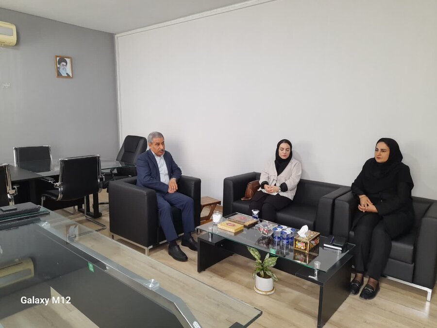 مدیرکل بهزیستی کردستان با کارکنان بهزیستی مریوان دیدار و گفتوگو کرد