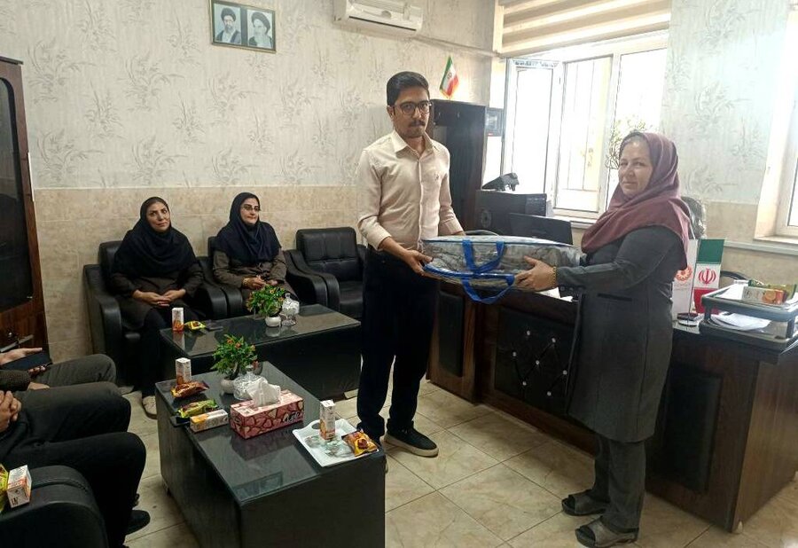 تجلیل از نیروی امریه اداره بهزیستی پلدشت