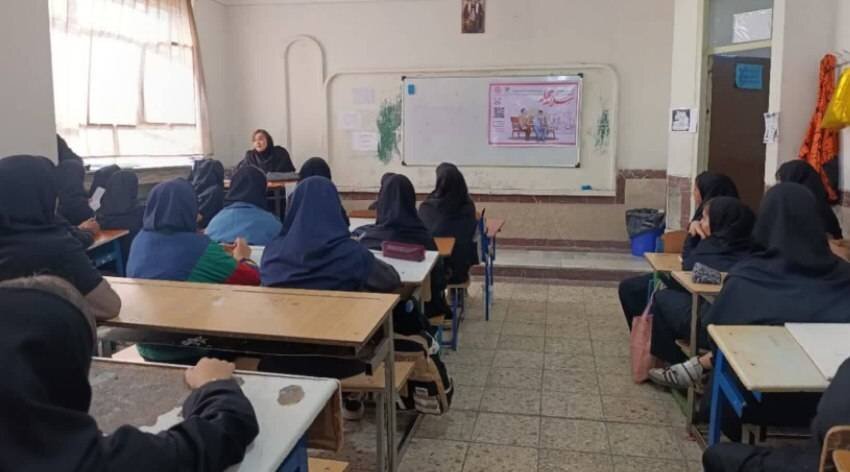 برگزاری کارگاه آموزشی سلامت روان در مدرسه شهید نیلوفری شهر ربط با استقبال دانش‌آموزان