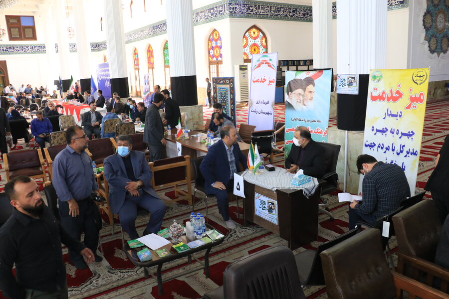 همزمان با گرامیداشت هفته دولت؛برپایی میز خدمت جهادی بهزیستی گیلان و سایر دستگاه ها اجرایی در مصلی نمازجمعه رشت همزمان با گرامیداشت هفته دولت؛برپایی میز خدمت جهادی بهزیستی گیلان و سایر دستگاه ها اجرایی در مصلی نمازجمعه رشت