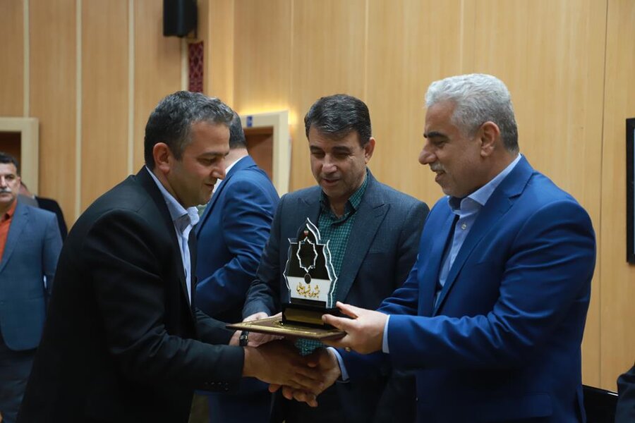 انتخاب و تقدیر از اداره کل بهزیستی گیلان بعنوان دستگاه اجرایی برتر استان انتخاب و تقدیر از اداره کل بهزیستی گیلان بعنوان دستگاه اجرایی برتر استان